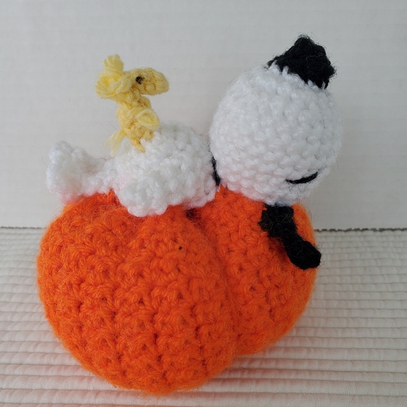 Peanuts Snoopy Woodstock Crochet 5" Halloween Pumpkin Orange Dog Bird Handmade - Picture 1 of 6